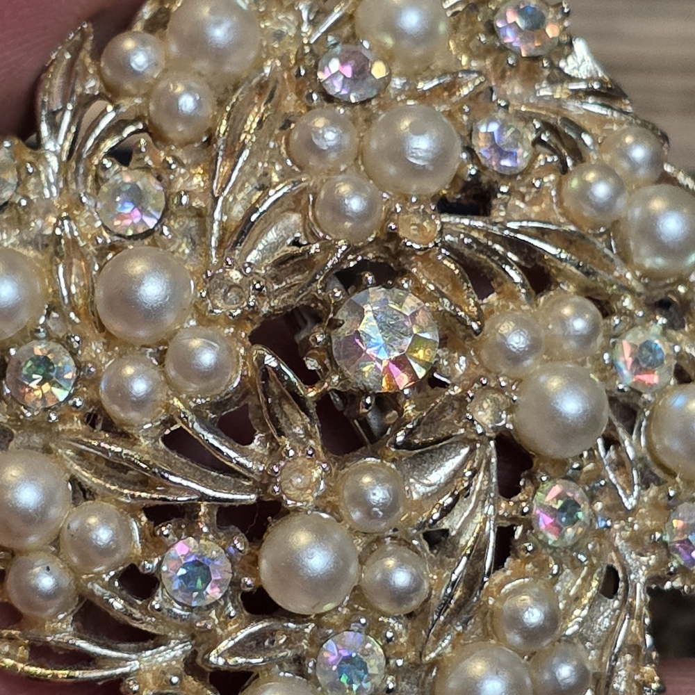 Gold Pearl and Crystal Floral Brooch - Women's Jewelry - Picture 10 of 11